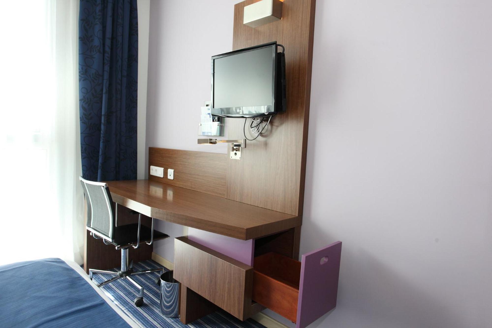 Holiday Inn Express Madrid Leganes By Ihg מראה חיצוני תמונה